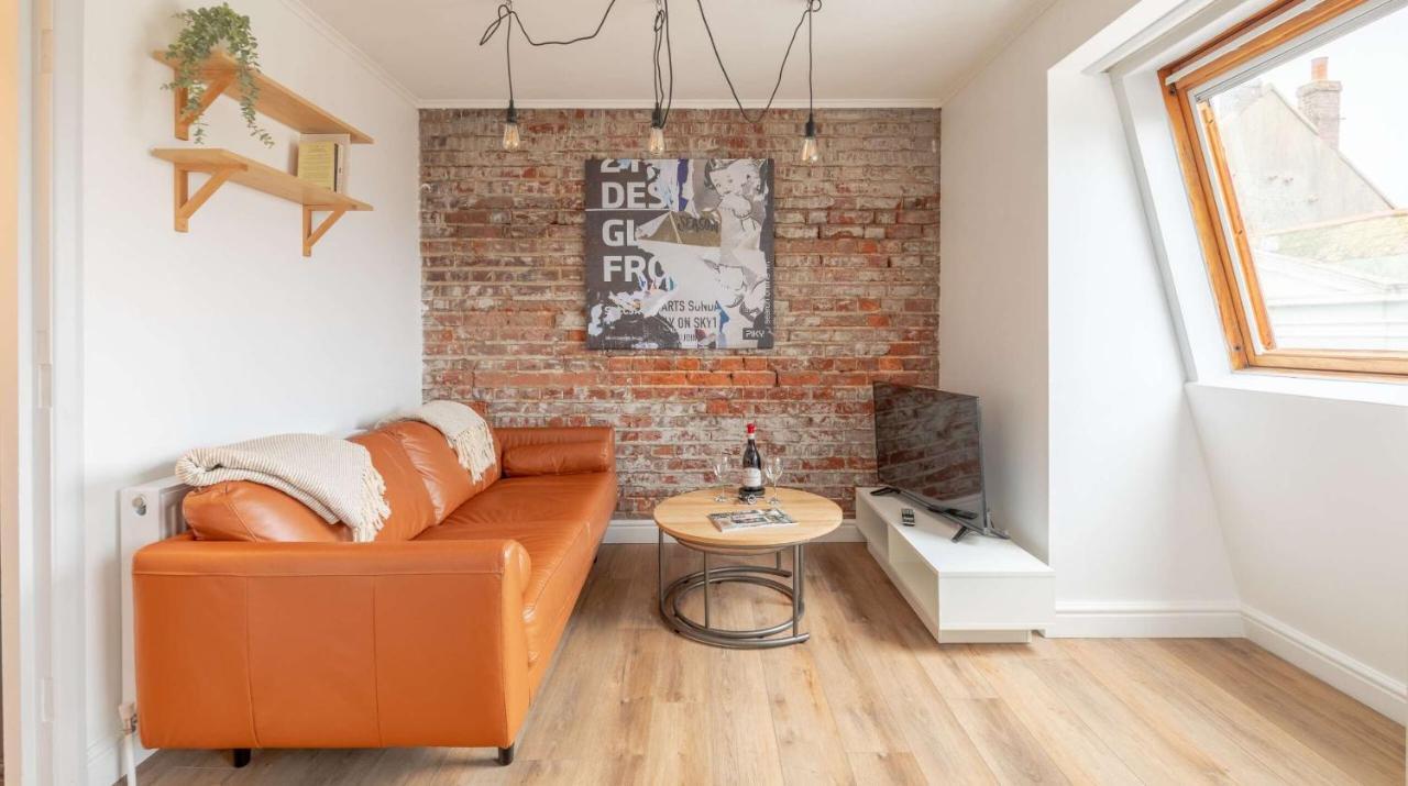 One Bed Top Floor, Brand New, Central Old Town Hastings Bagian luar foto